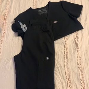Women’s figs scrubs